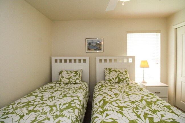 Building Photo - ** 4 BED-3 BATH PRIVATE SINGLE FAMILY POOL...