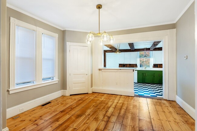 Building Photo - 105-107 Richards