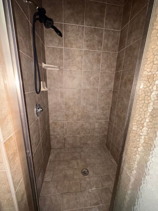 Building Photo - Cotton Creek!!!