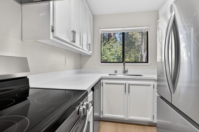 Building Photo - Newly Renovated 3/2.5 bath End-Unit Townhome with Vaulted Ceilings – Minutes to I-680 & Downtown!