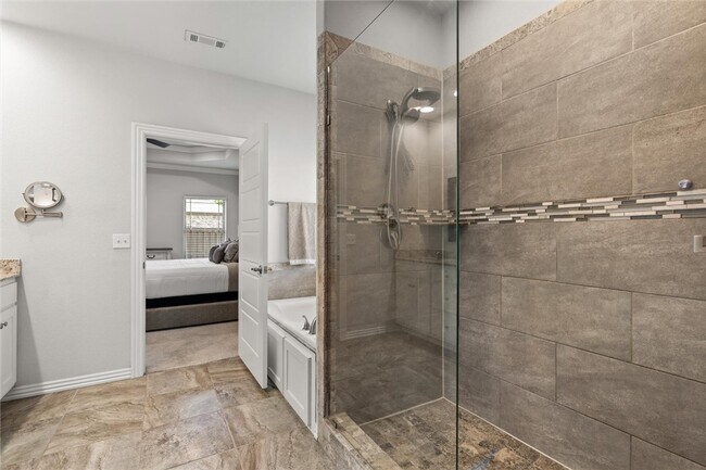 Building Photo - 5819 W Cane Hill Dr