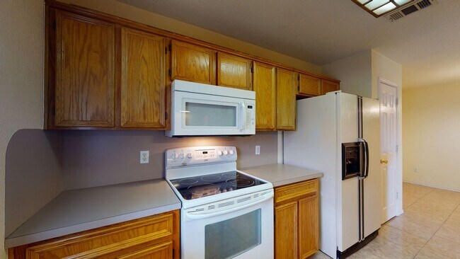 Building Photo - Memorial Day Special, 2 WEEKS FREE RENT!!!!