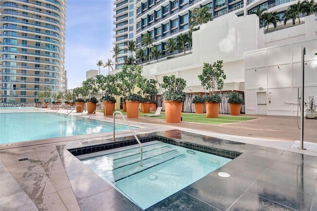 Building Photo - 1300 S Miami Ave