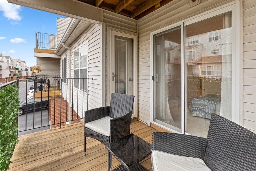 Building Photo - 1800 Campau Farms Cir