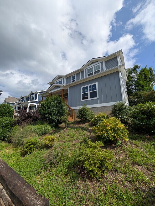 Building Photo - Asheville Rental-Oakley Area