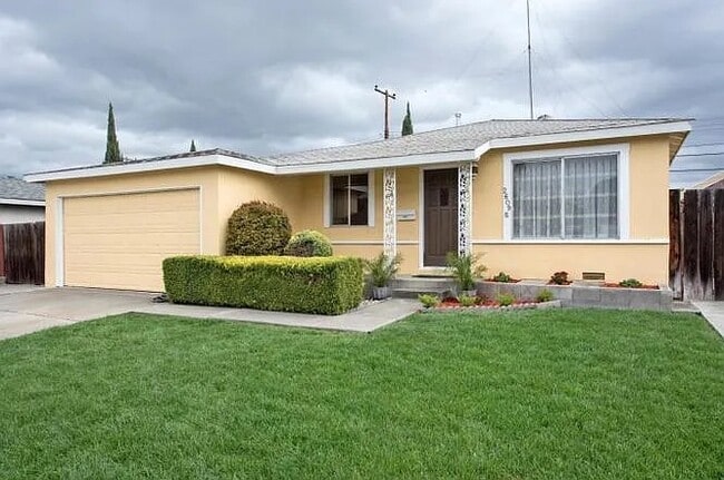 Building Photo - 2609 Castello Way