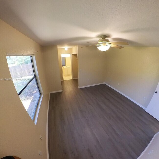 Building Photo - 21548 Seyburn Terrace