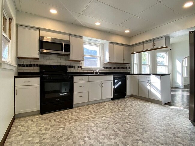 Building Photo - 1715 S 12th St