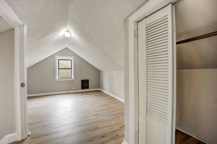 Building Photo - 1301 N 41st St