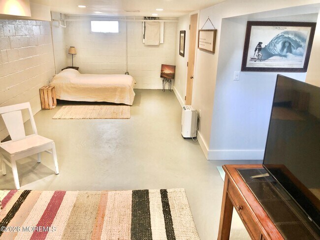 Building Photo - 1008 17th Ave