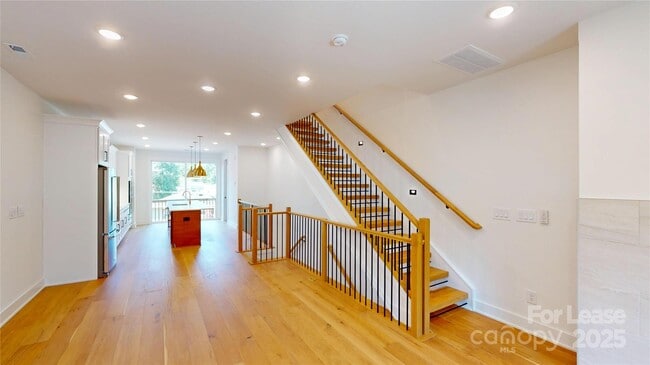 Building Photo - 156 Mattoon St