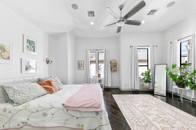 Building Photo - 1807 Dart St