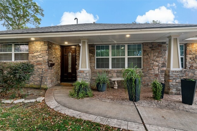 Building Photo - 5923 Moonmist Dr