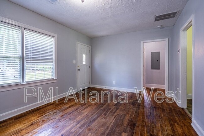 Building Photo - 2990 Jonquil Dr