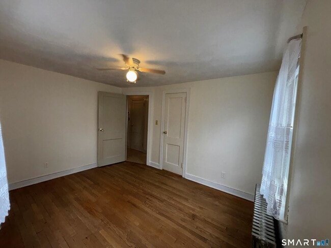 Building Photo - 127 Booth St