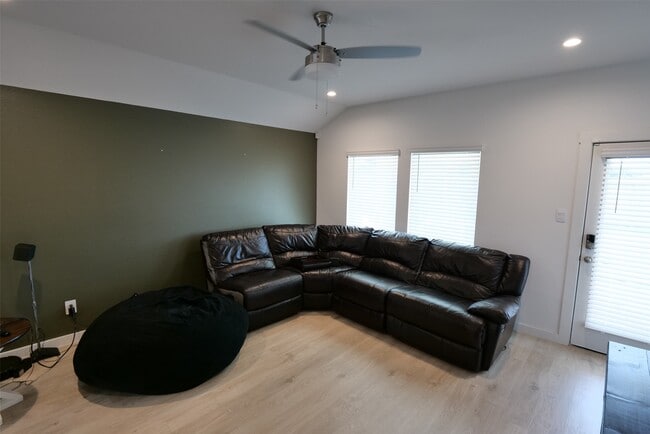 Building Photo - 1303 Lucciola Ln