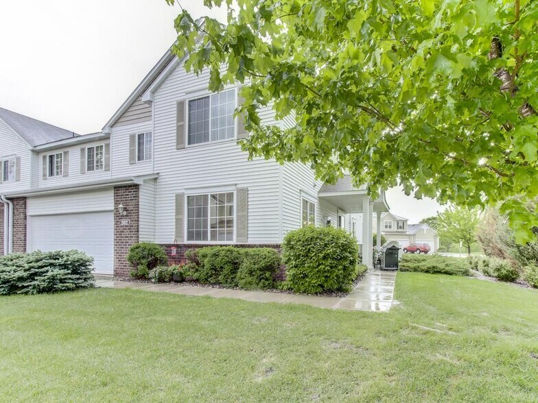 Building Photo - 202 River Woods Dr