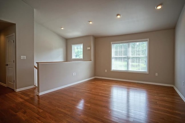 Building Photo - 15 Scarlet Oak Dr