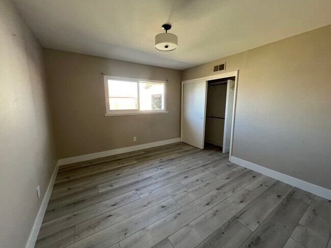 Building Photo - 3856 Brookside Dr