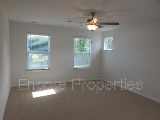 Building Photo - 747 Amarra Dr