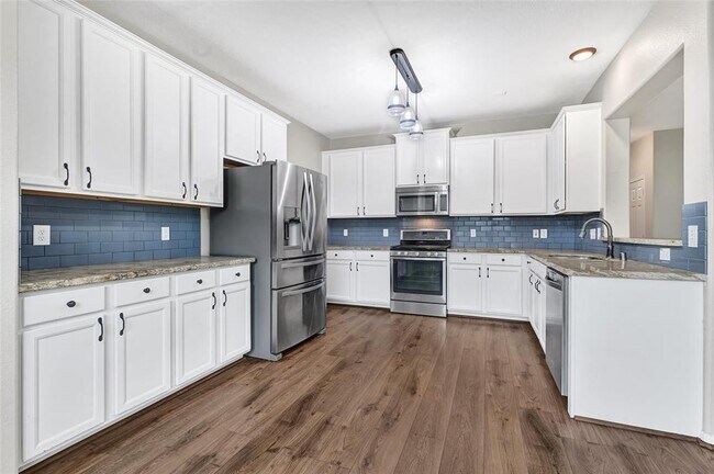 Building Photo - 26418 Richwood Oaks Dr