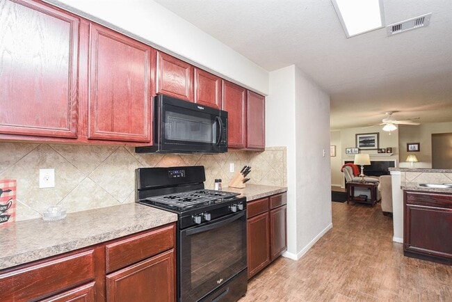 Building Photo - 7210 Foxwood Fair Ln