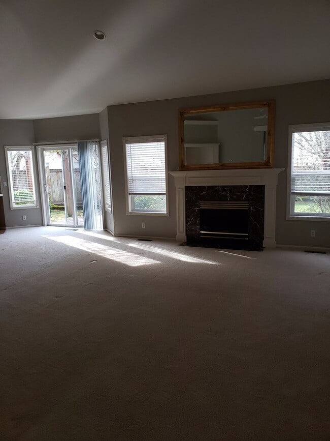 Building Photo - 1570 Kingston Way