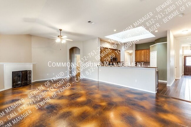 Building Photo - 815 Hickory St