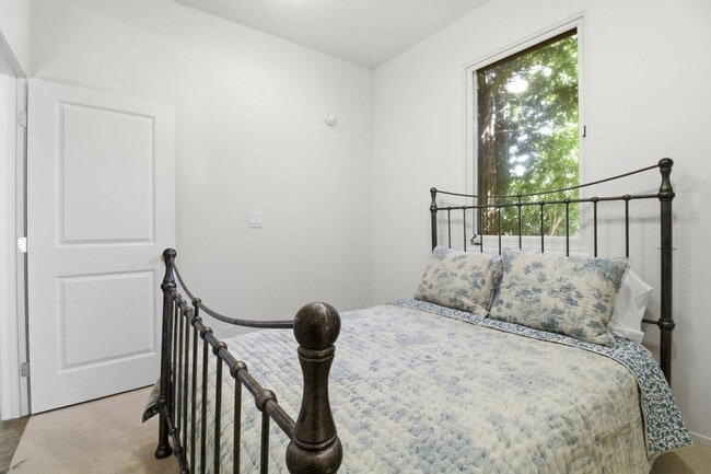 Building Photo - 64 Alejandra Ave