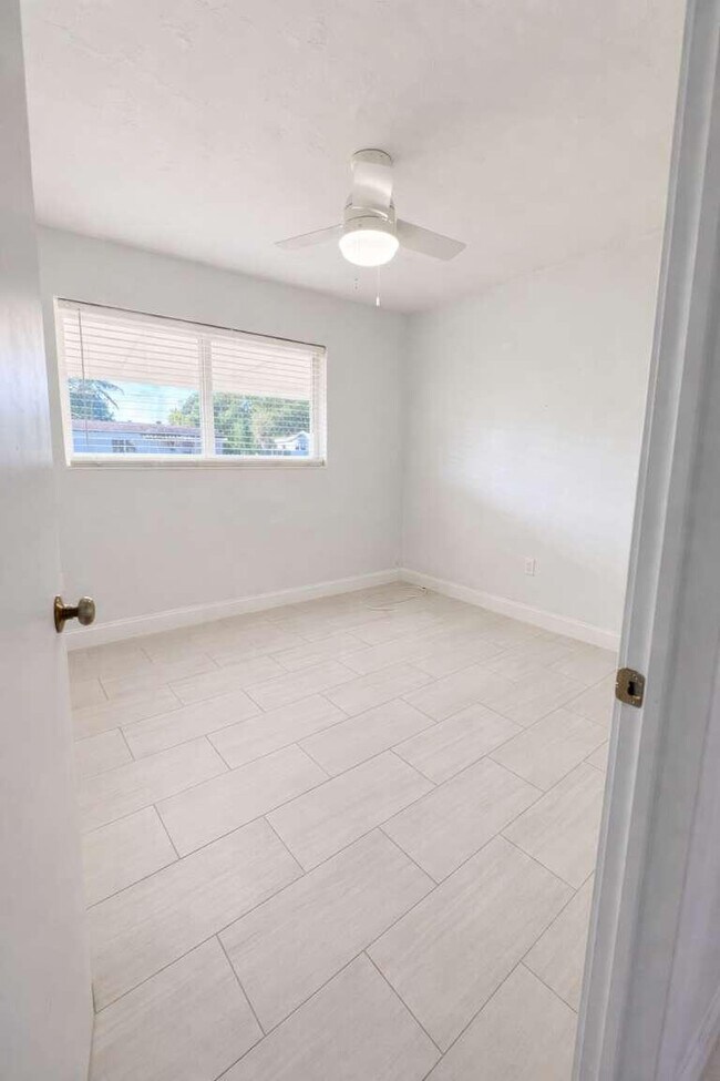 Building Photo - 1251 NE 211th Terrace