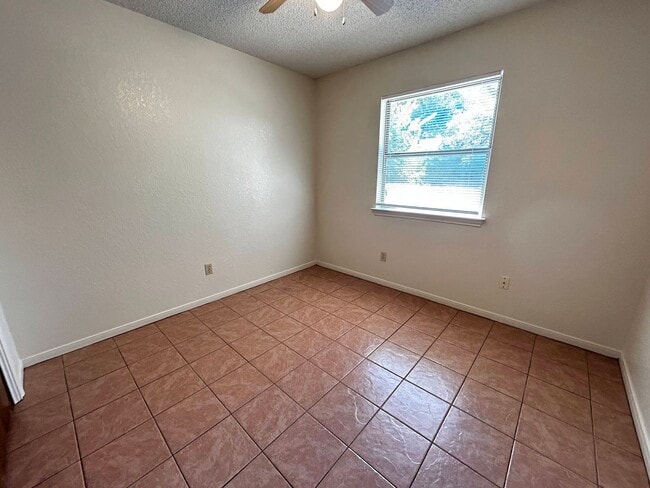 Building Photo - 3-Bedroom House for Rent in Copperas Cove