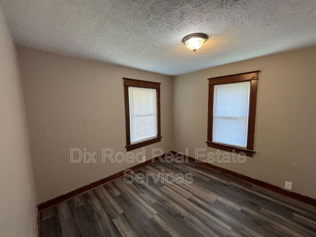 Building Photo - 963 N E St