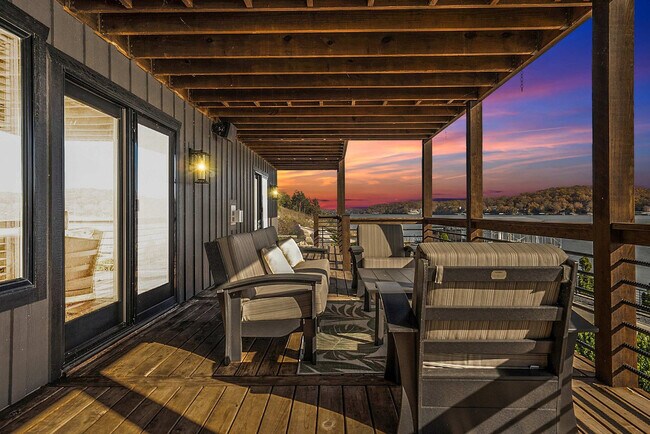 Building Photo - 201 Shady Ozark Ln