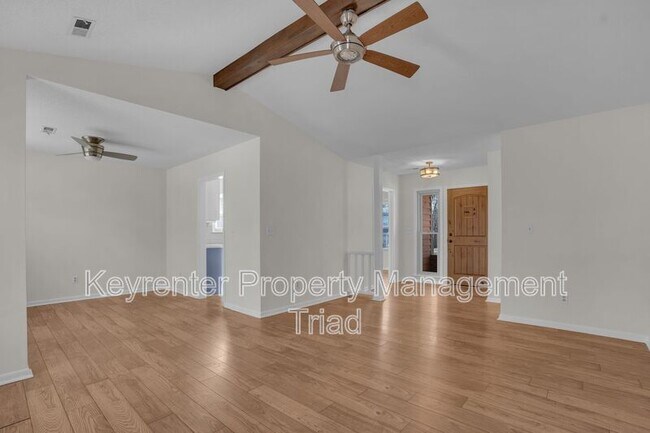 Building Photo - 5110 N Oaks Dr