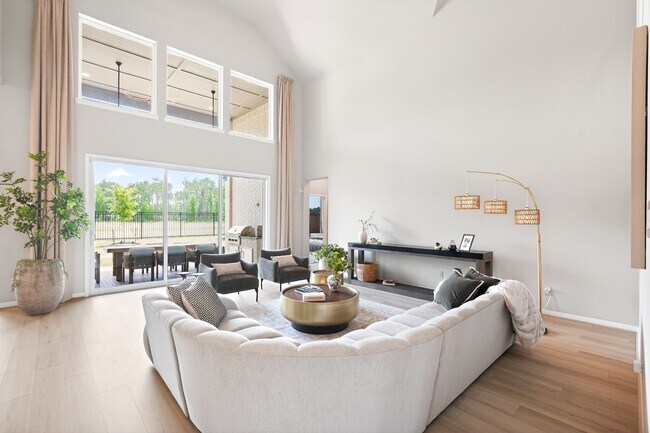 Building Photo - 21967 Gateway Arch Dr