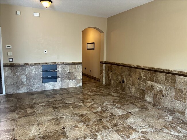 Building Photo - 2850 Retreat View Cir