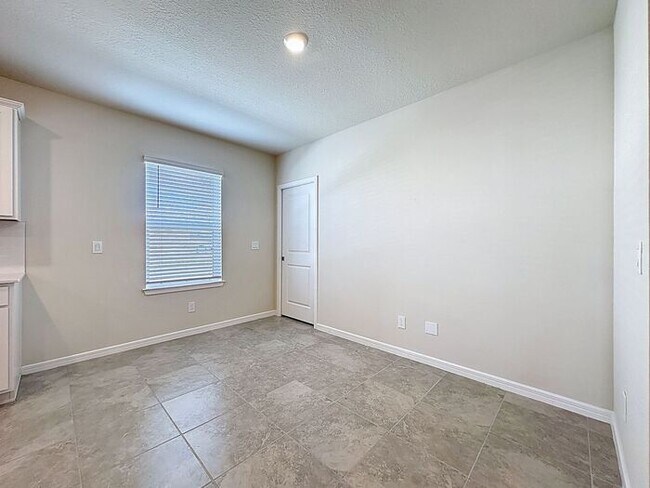 Building Photo - Tohoqua Beauty!