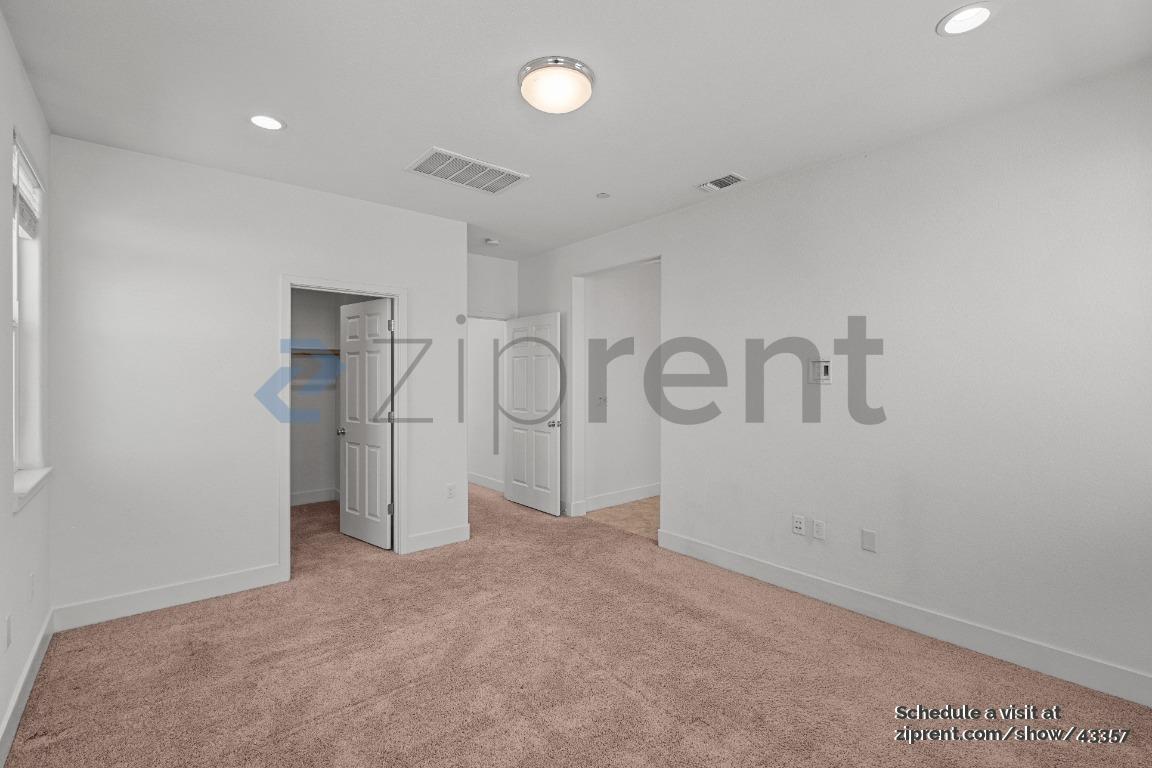 Building Photo - 261 E Beatrice Ave