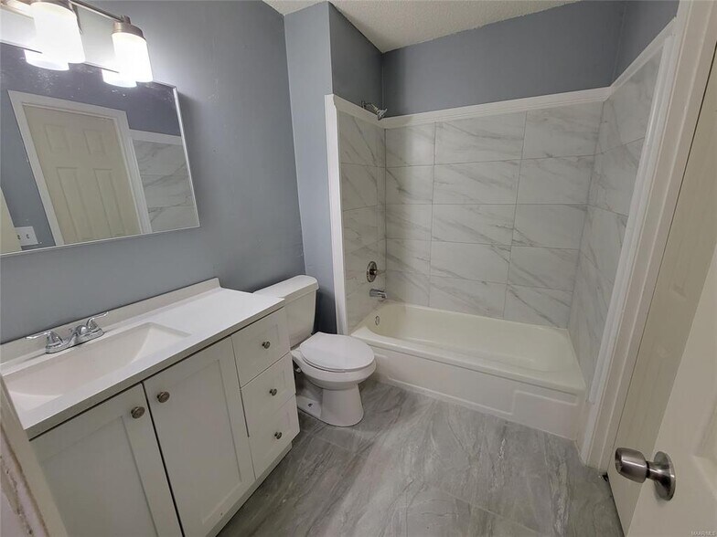 Building Photo - 3411 Malabar Rd