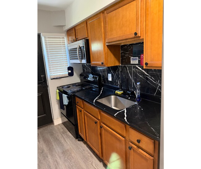 Building Photo - 2848 Edgecombe Cir S