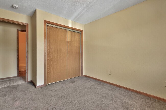 Building Photo - 6001 E Viking Blvd