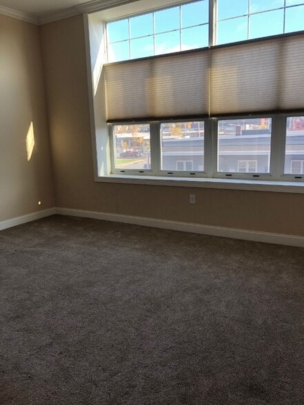 Building Photo - 373 Spencer St