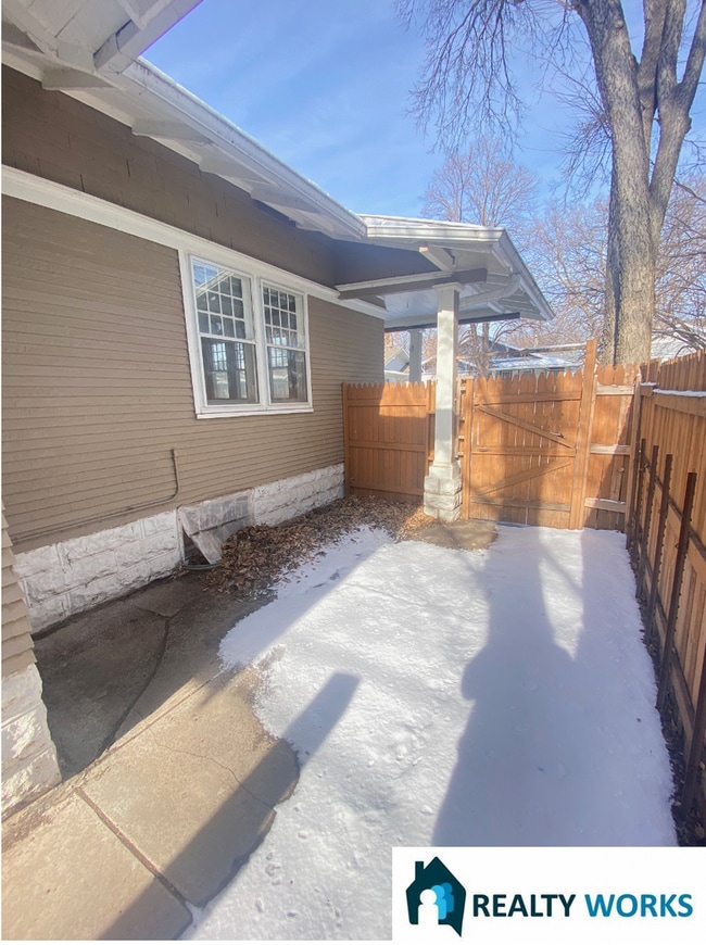 Building Photo - Quaint 2 Bedroom House for Rent