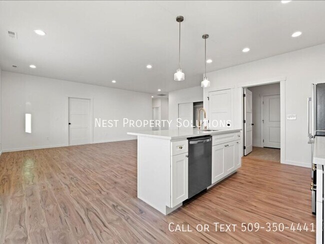 Building Photo - 13436 Rd 4 NE