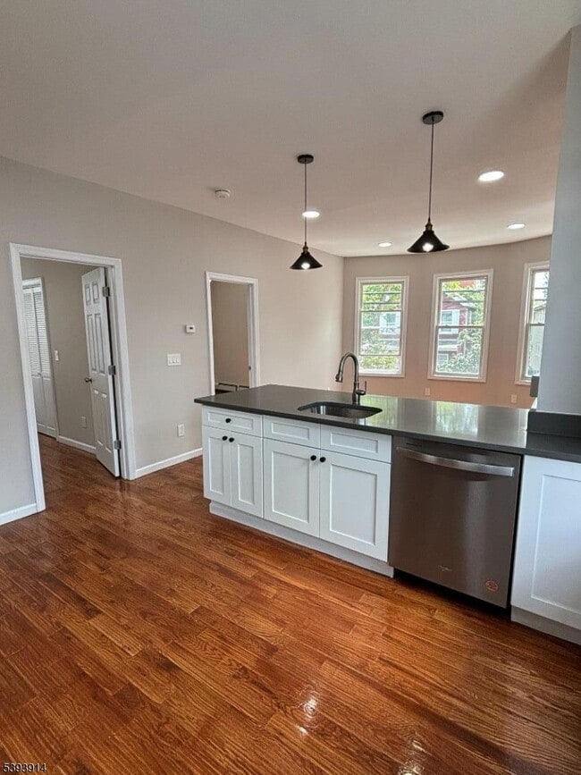 Building Photo - 50 James St