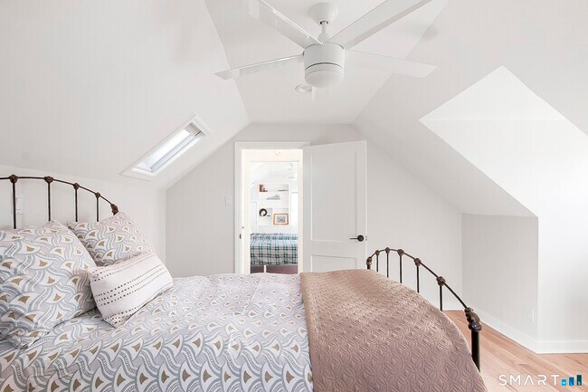 Building Photo - 36 Middlebury St