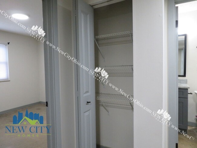 Building Photo - 2085 Building - New Rennovated 1 & 2 bedrooms starting at $989!