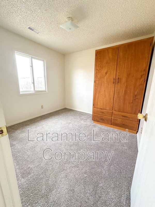 Building Photo - 1264 N 6th St