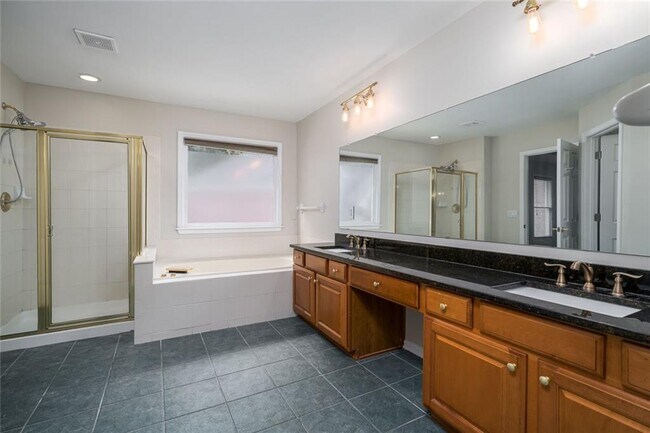Building Photo - 174 Ennisbrook Dr SE