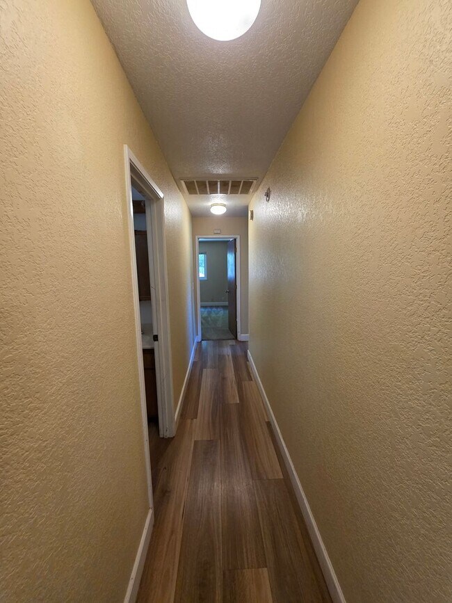 Building Photo - Charming Family Home for Rent in Auburn, C...